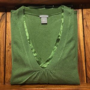 Ann Taylor NWOT v-neck sweater